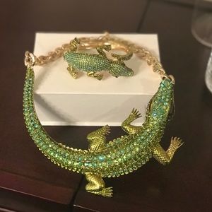 Alligator shaped necklace and bracelet set